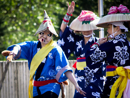 ひょっとこ踊りの由来と語源は？音源とお面について