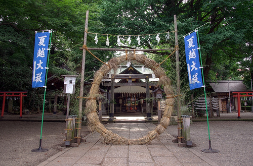 夏越の大祓 人形の作法と初穂料。京都と東京は違う？茅の輪くぐりとは