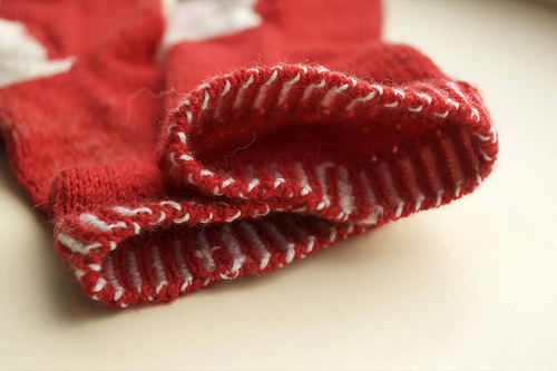 クリスマスソックスは可愛く手作りで！編み方と作り方はイラスト型紙で？